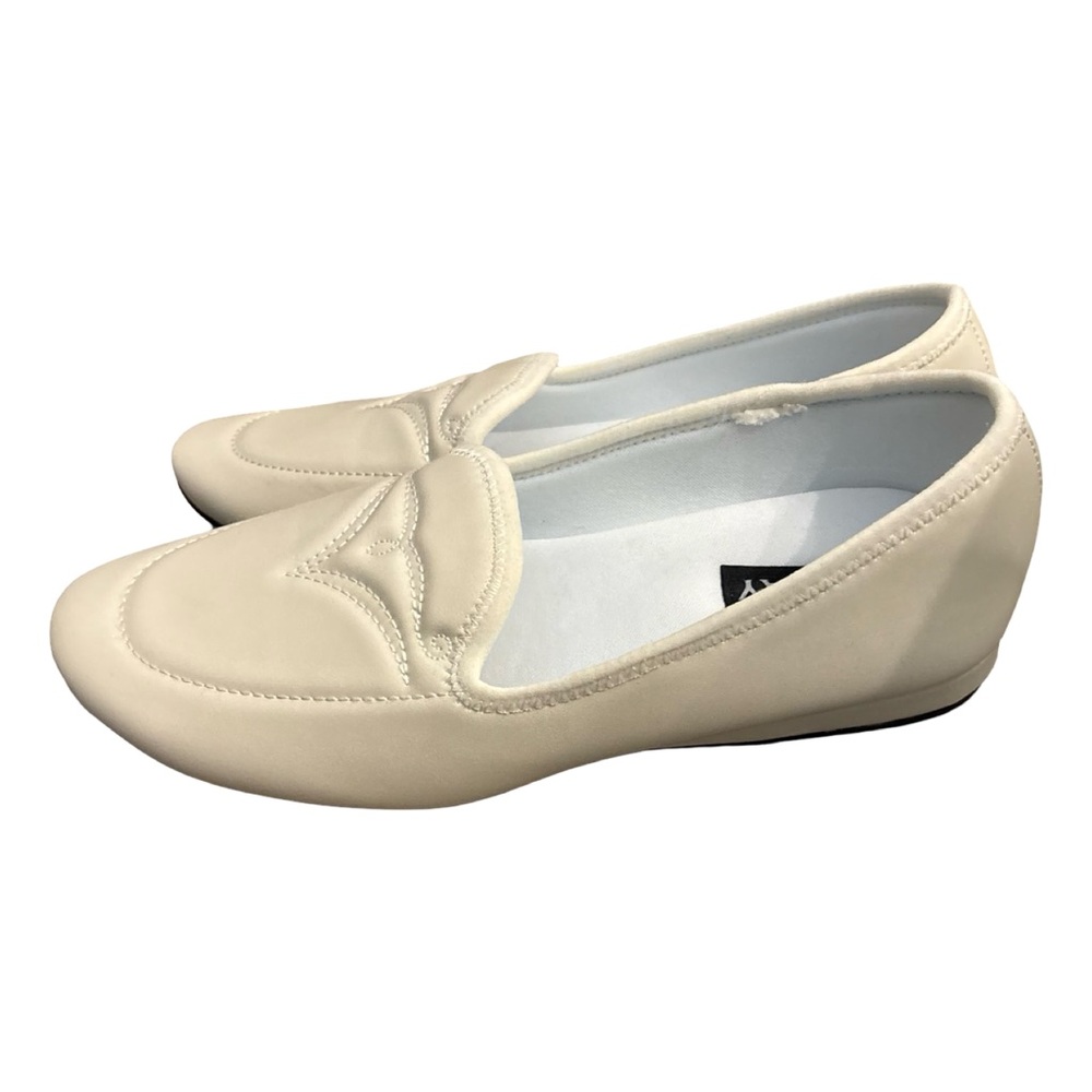 Array Cream White Slip-On Women's Loafers Size 8.5
